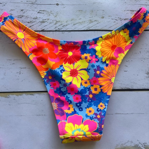 Kulani Kinis Blue Pink Yellow Floral Bikini Top SMALL - Picture 6 of 9